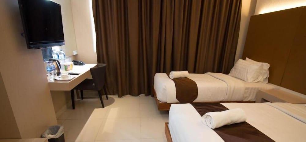Os Hotel Airport Batam Экстерьер фото