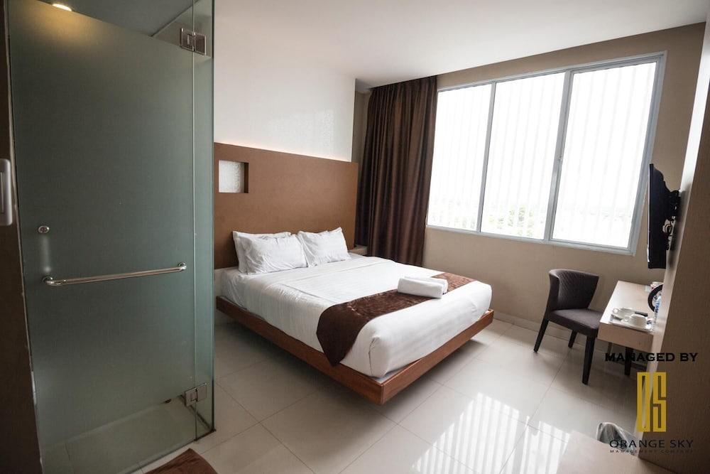 Os Hotel Airport Batam Экстерьер фото