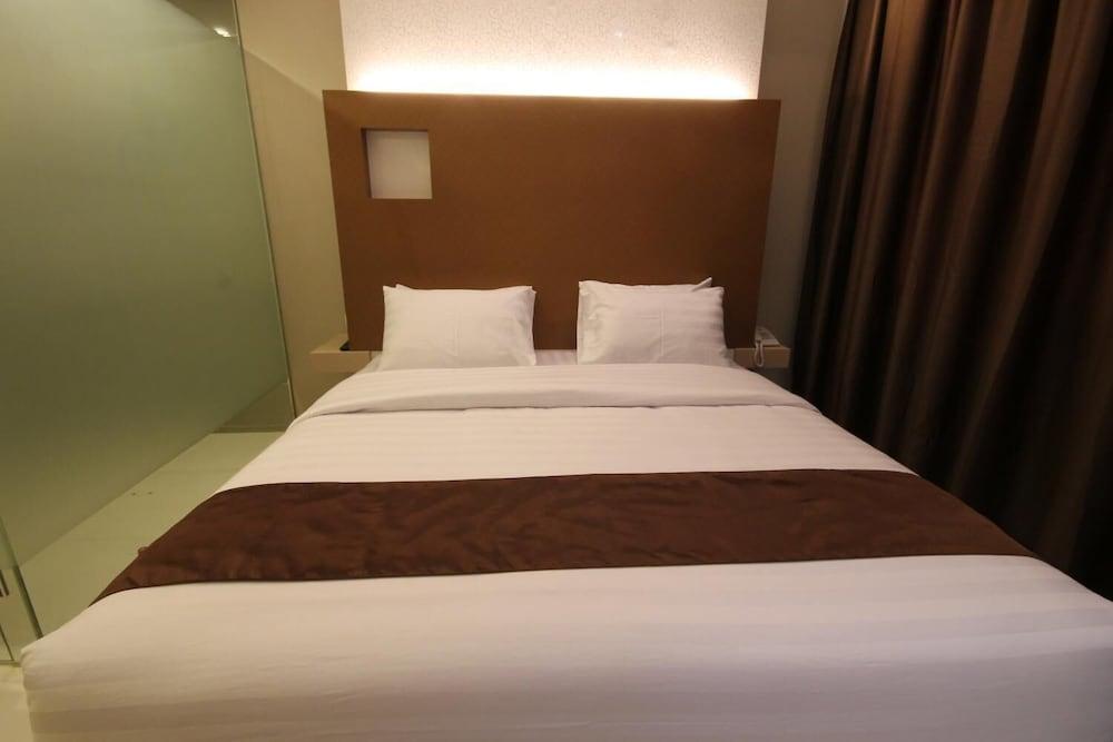 Os Hotel Airport Batam Экстерьер фото