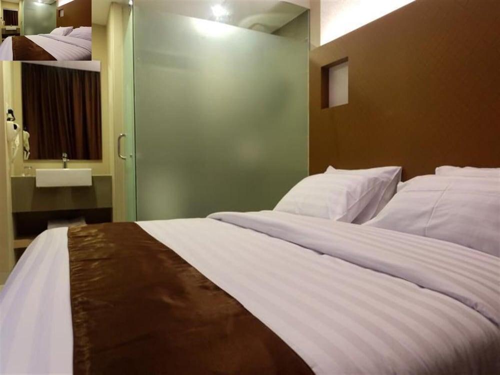 Os Hotel Airport Batam Экстерьер фото