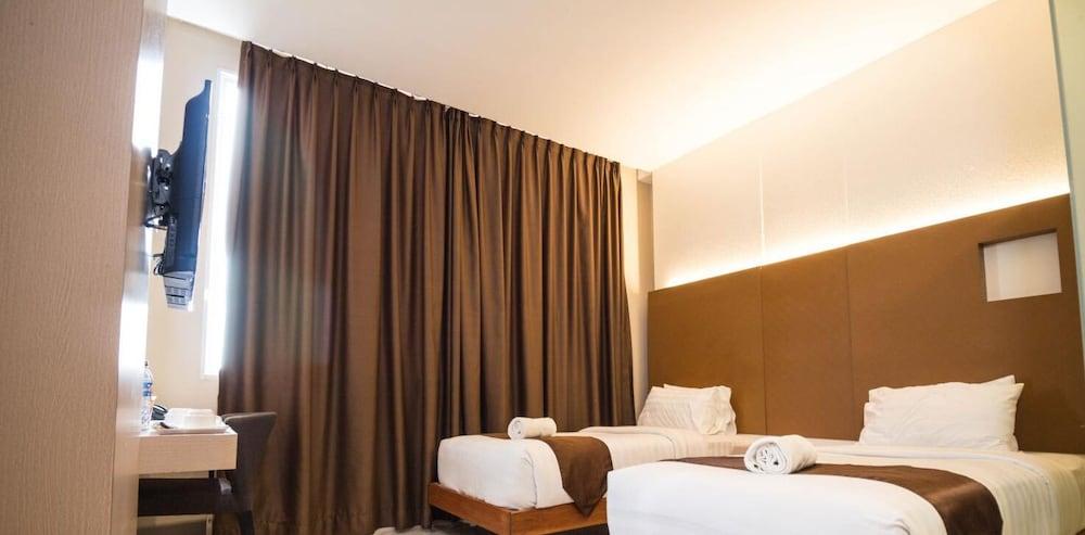 Os Hotel Airport Batam Экстерьер фото