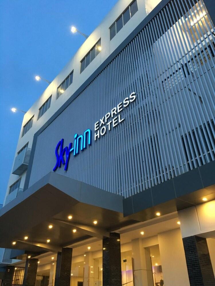Os Hotel Airport Batam Экстерьер фото