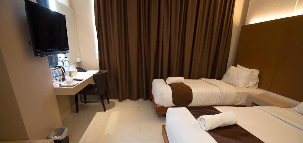 Os Hotel Airport Batam Экстерьер фото