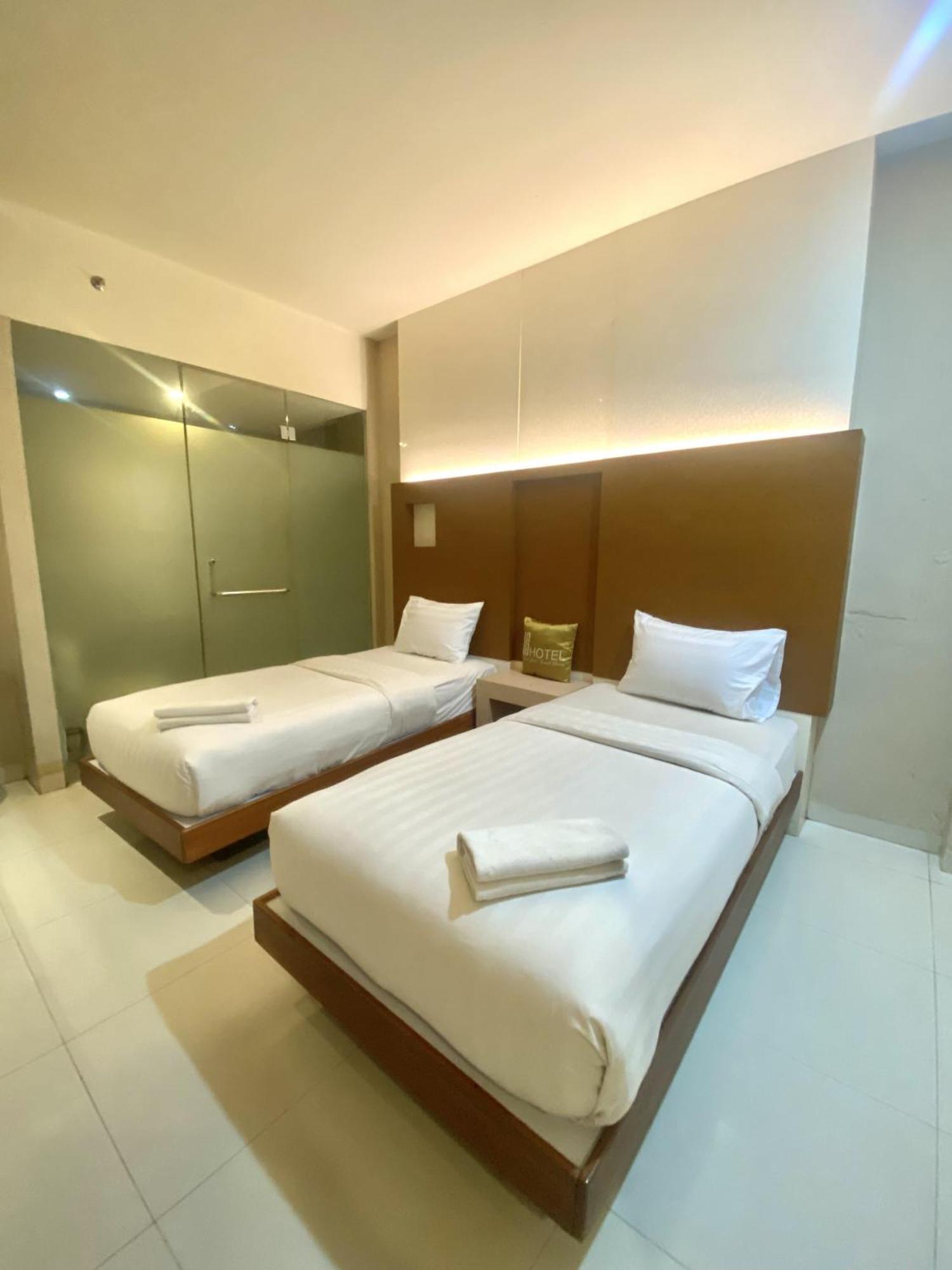 Os Hotel Airport Batam Экстерьер фото