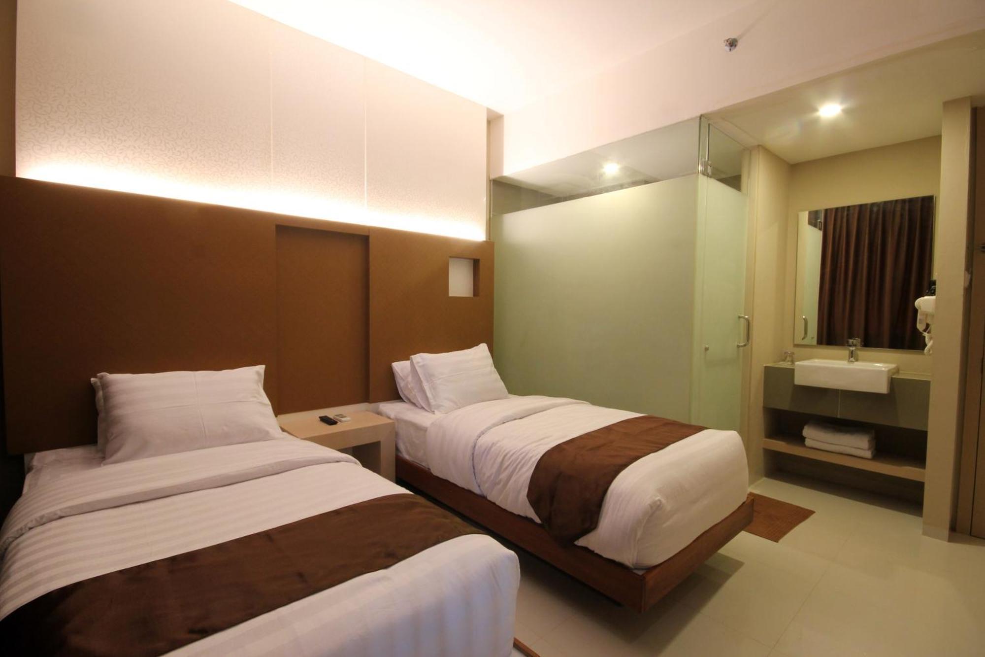 Os Hotel Airport Batam Экстерьер фото
