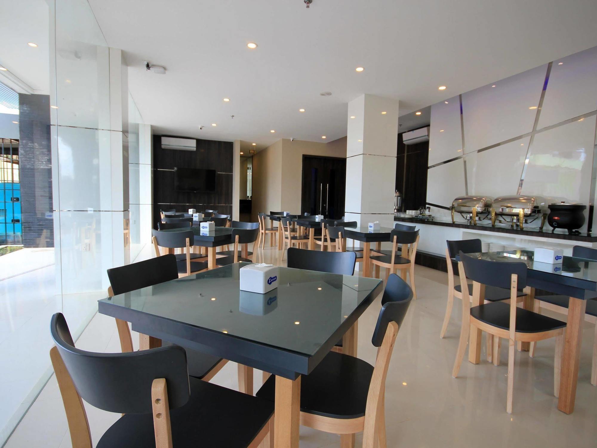 Os Hotel Airport Batam Экстерьер фото