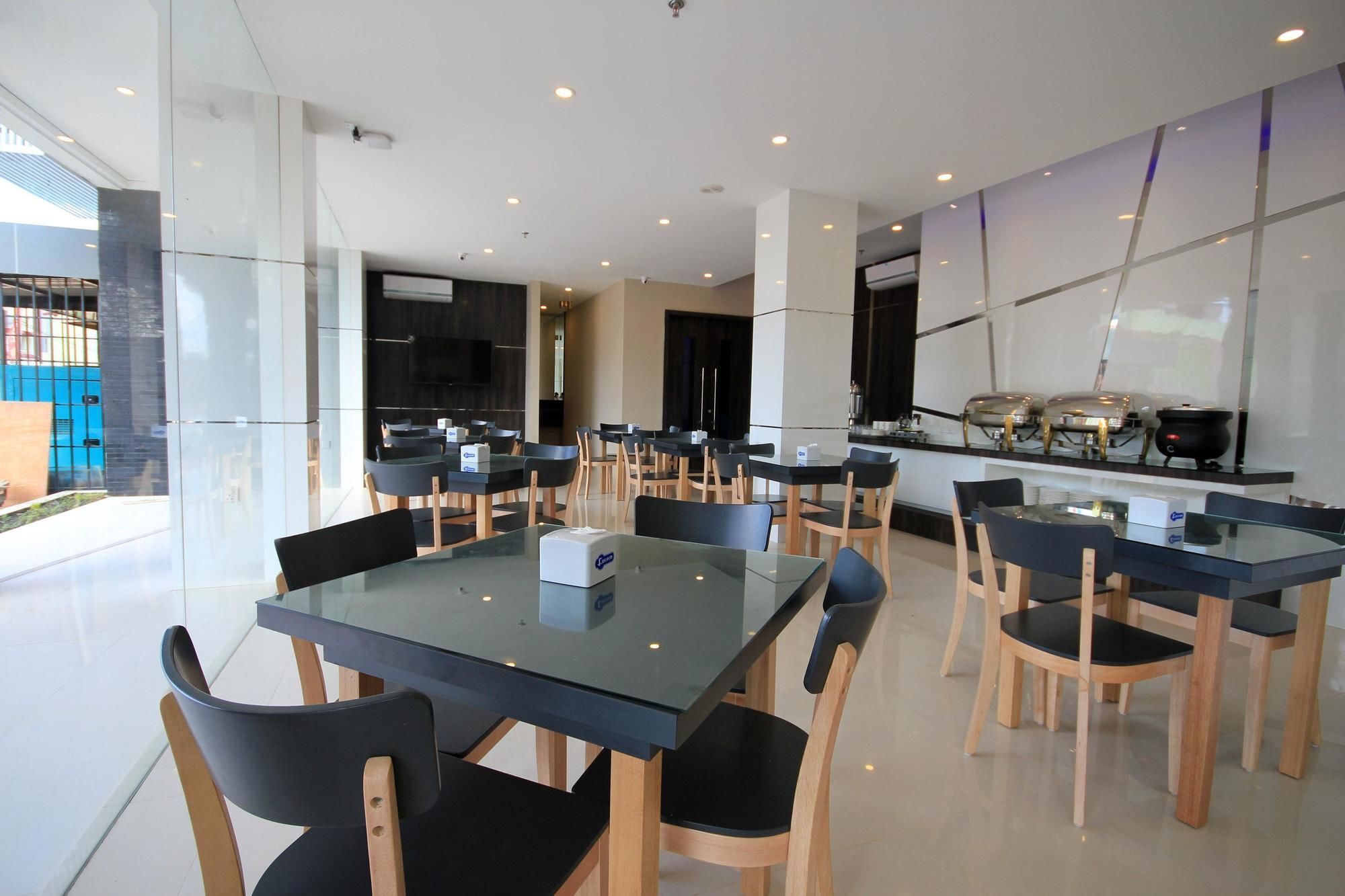Os Hotel Airport Batam Экстерьер фото