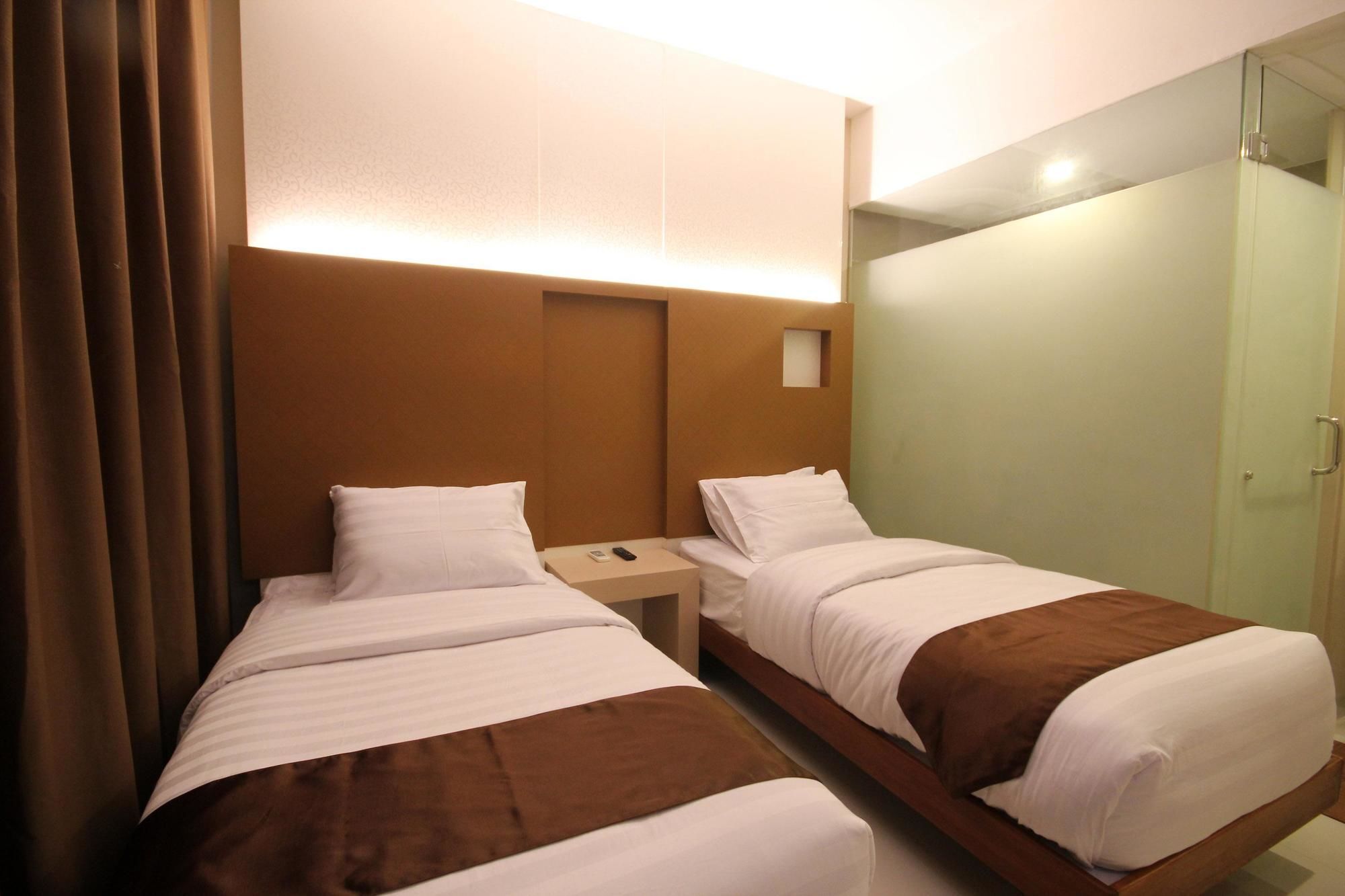Os Hotel Airport Batam Экстерьер фото